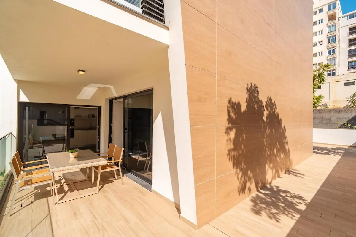 Suite Q - Supermarket - Pool - Ac - Park Φουνκάλ 0*,  Πορτογαλία